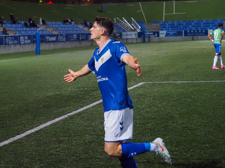 El Badalona suma una treballada victòria davant un combatiu San Cristóbal (1-0)