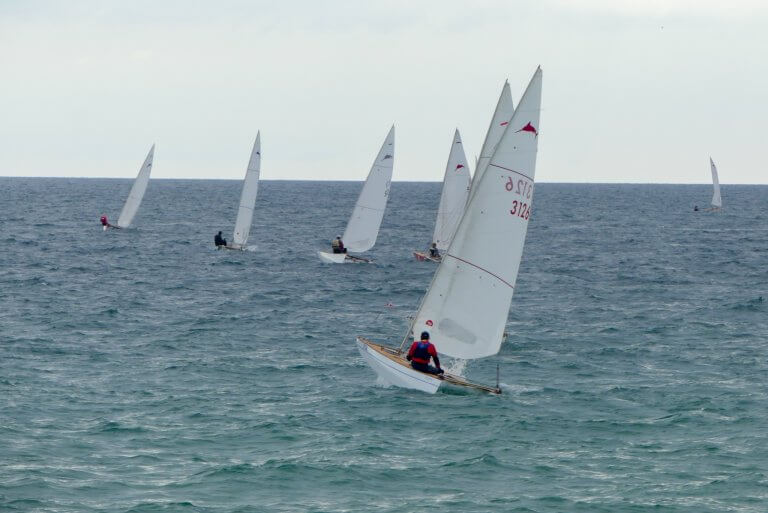El Gran Premi de Badalona de patí de vela reuneix a 51 regatistes al Club Natació Badalona
