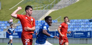 El Badalona deixa escapar el tren del lideratge amb una derrota a casa davant l’Europa B (0-2)