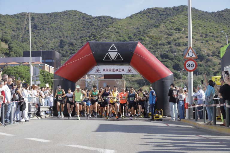 Més de 700 persones participen en la 31a Cursa Atlètica de la Sanitat Catalana a Badalona