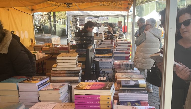 Badalona consolida tres dies de fira de llibres per Sant Jordi el 21, 22, i 23 d’abril a Pompeu Fabra