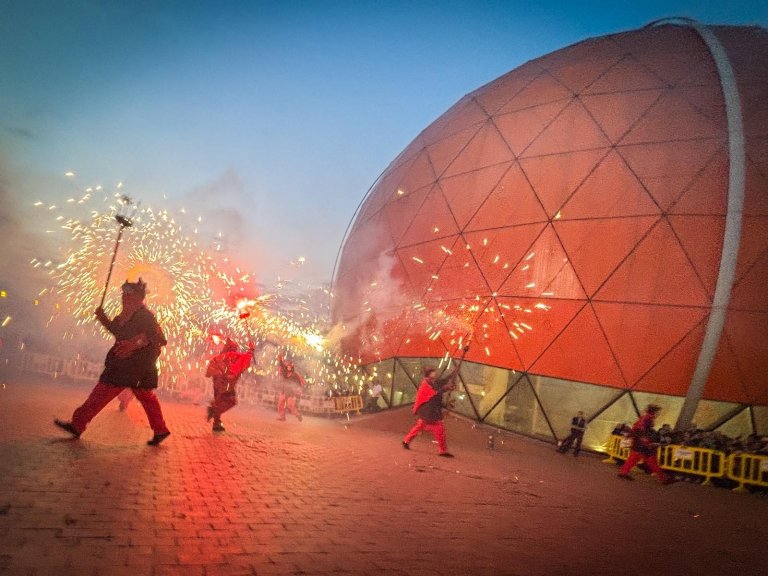 El Maig Màgic porta la música i el foc de les Festes de Maig al centre comercial el 2 de maig