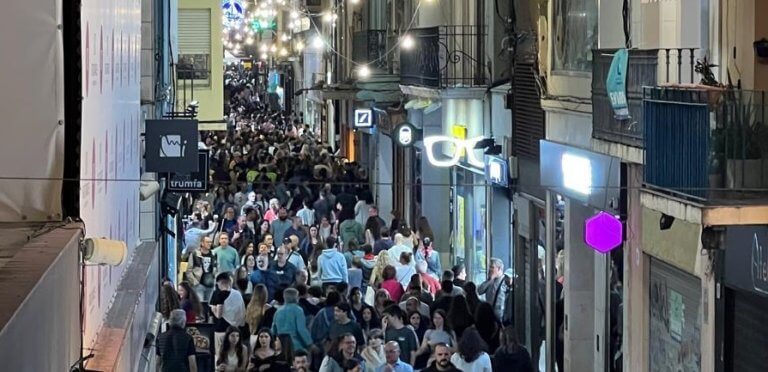 El comerç vol encomanar la disbauxa dels anys vint durant la Shopping Night
