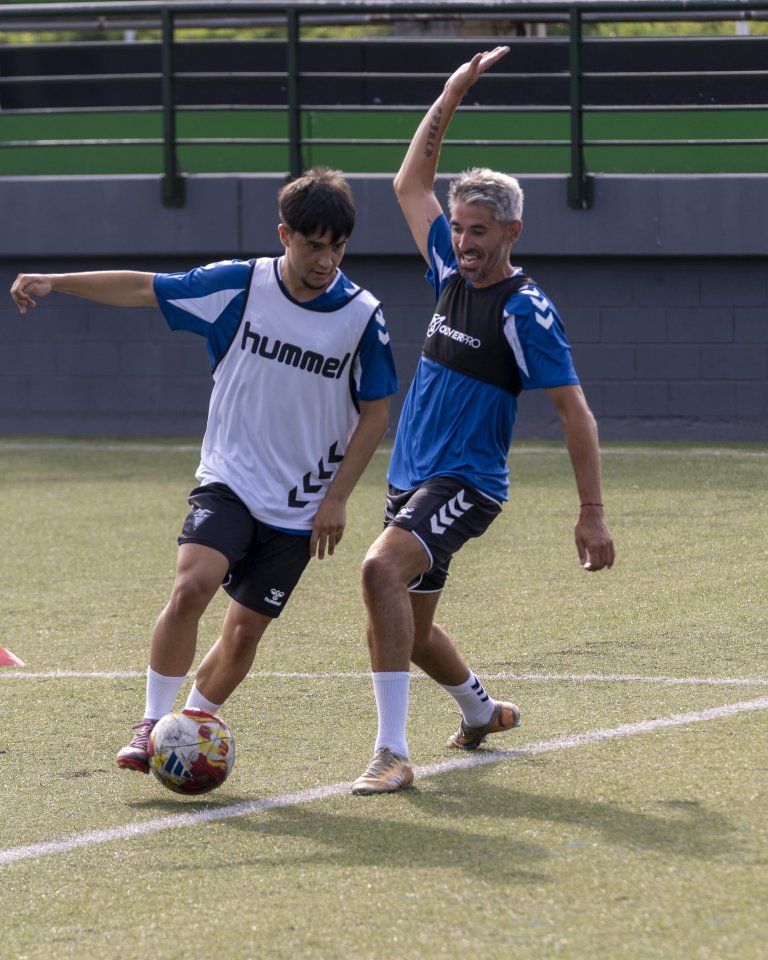 El nou CF Badalona de Genís Sampetro es posa en marxa
