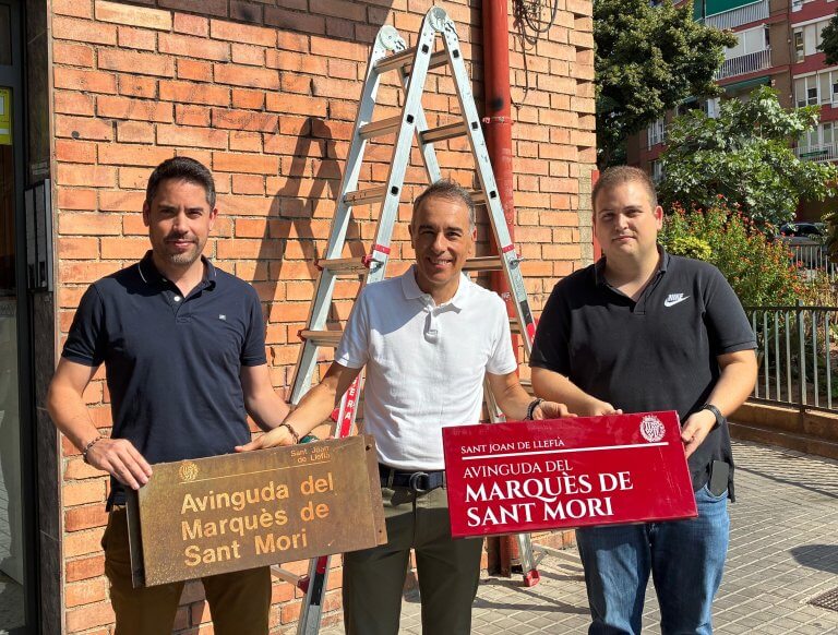 Comença la renovació de les plaques de carrers i places de la ciutat